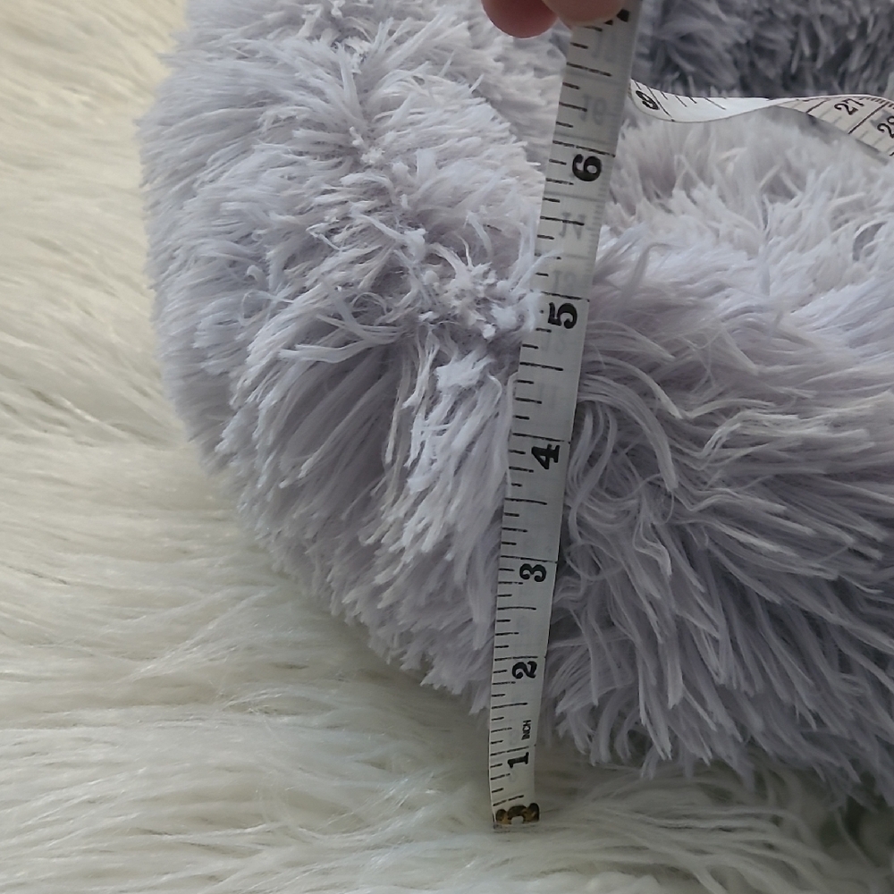 Fluffy Gray Pet Bed - Picture 3 of 8